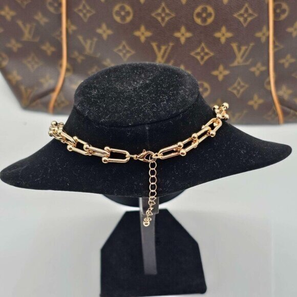 Authentic Louis Vuitton Lock & Key w/ Unbranded Gold Plated Horse Shoe Chain - Picture 3 of 8